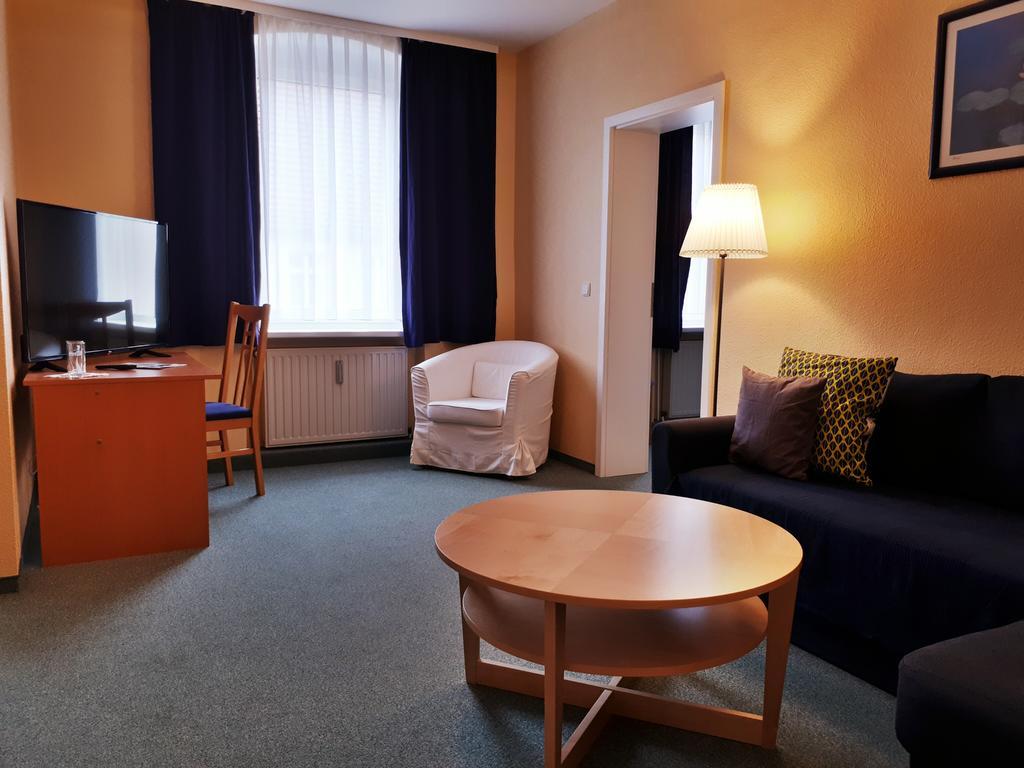 Hotel Krone Lindow Exterior foto